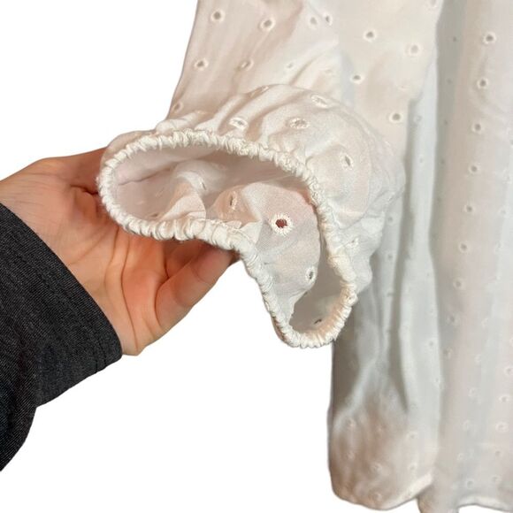 Torrid eyelet peasant blouse. Torrid size 0 - Picture 12 of 13